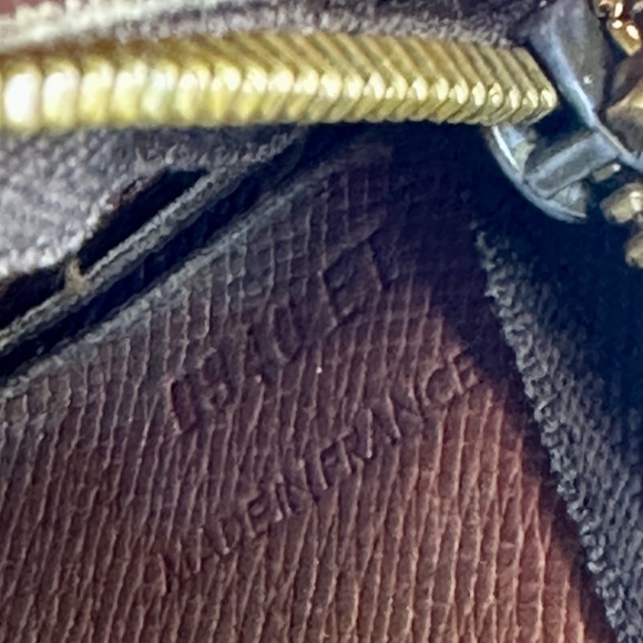 Louis Vuitton Monogram Key Pouch - Picture 7 of 8